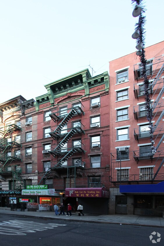 Building Photo - 63 Mott St