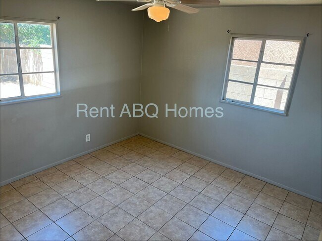 Foto del edificio - 1,250 Sq. Ft. Family Home in NE Heights