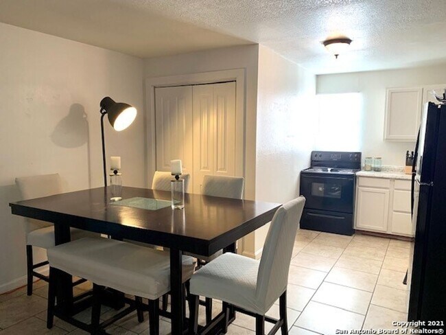 Foto del edificio - 1511 W Ashby Pl