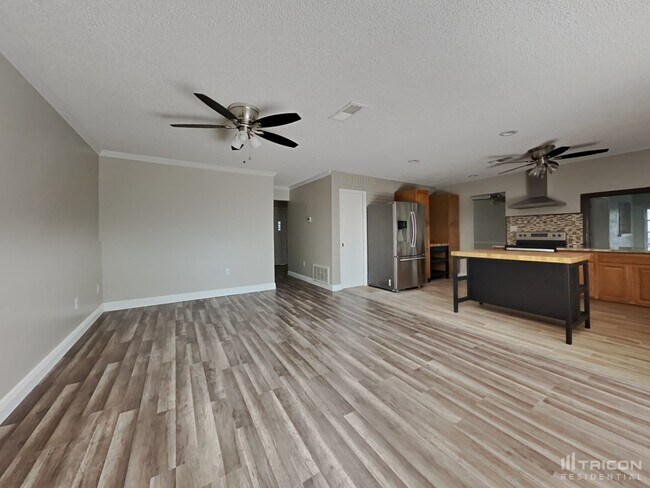 Foto del edificio - 13005 Willoughby Ln