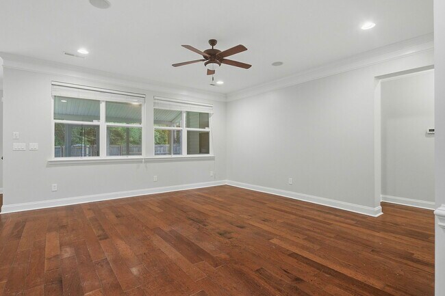Building Photo - 654 Grassy Hill Rd