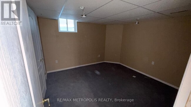 Building Photo - 1292 Ravencliffe Ct