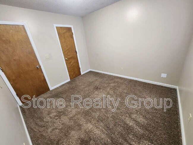 Foto del edificio - 2478 E Clayton Dr