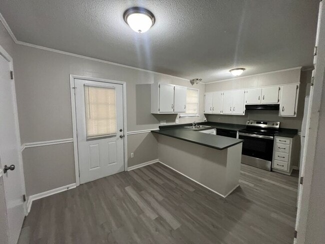 Building Photo - 3312 Lockwood Ct SW