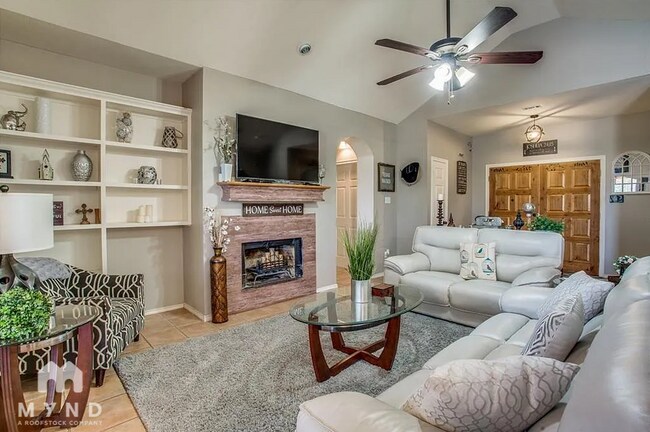 Building Photo - 1802 Old Oak Dr