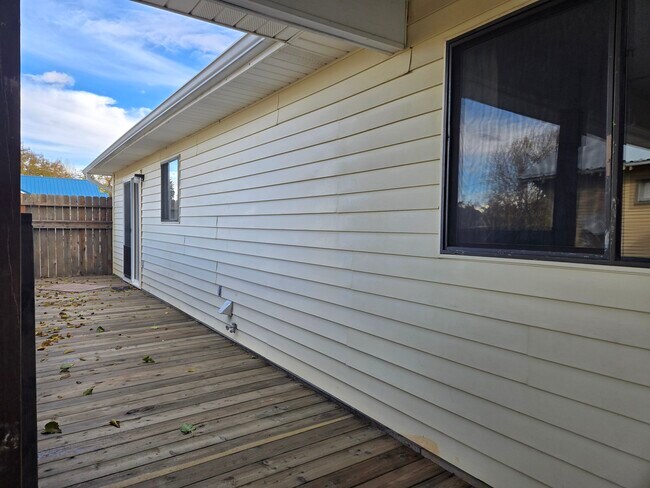 Foto del edificio - 935 Center Ave