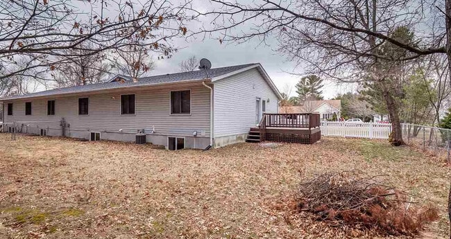 Foto del edificio - 3430 Rosewood Dr