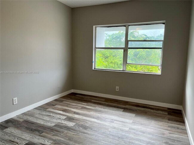 3091 Griffin Rd Unit Apt photo'