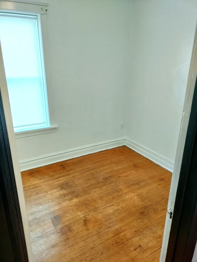 Building Photo - 5514 S Union Ave