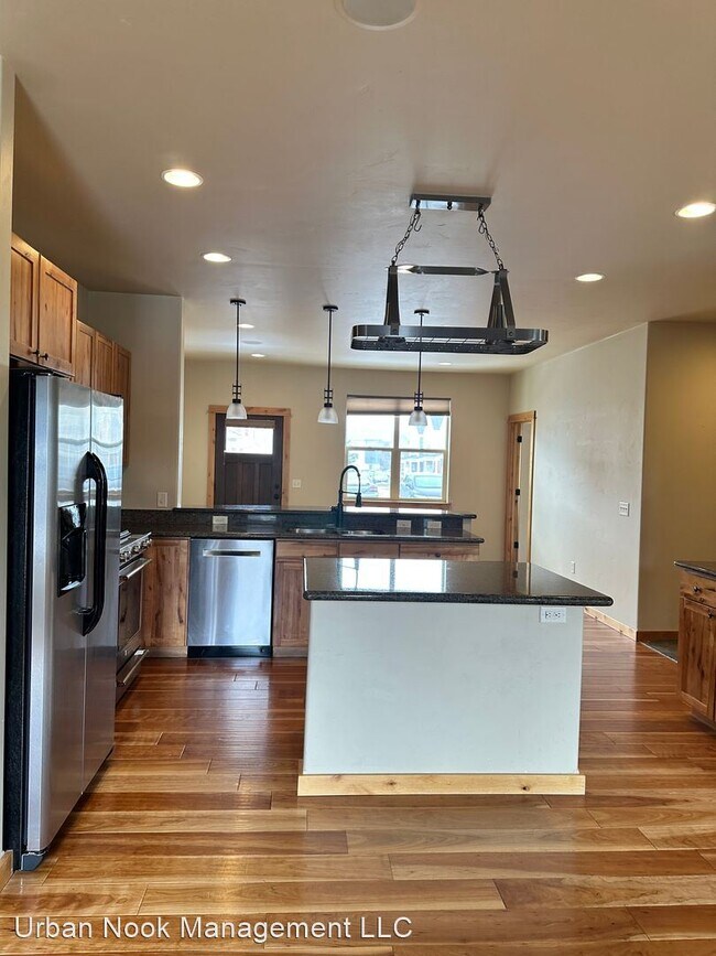 Building Photo - 3 br, 2.5 bath House - 418 Enterprise Blvd...
