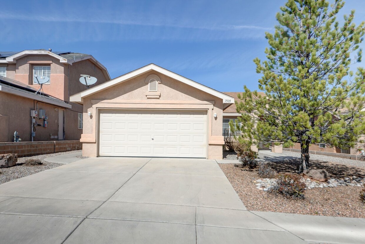 Primary Photo - Amazing Three Bedroom in Ventana Ranch!