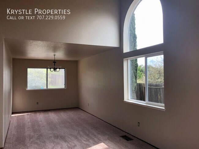 Building Photo - Coming soon! Lovely and spacious Glen Cove...