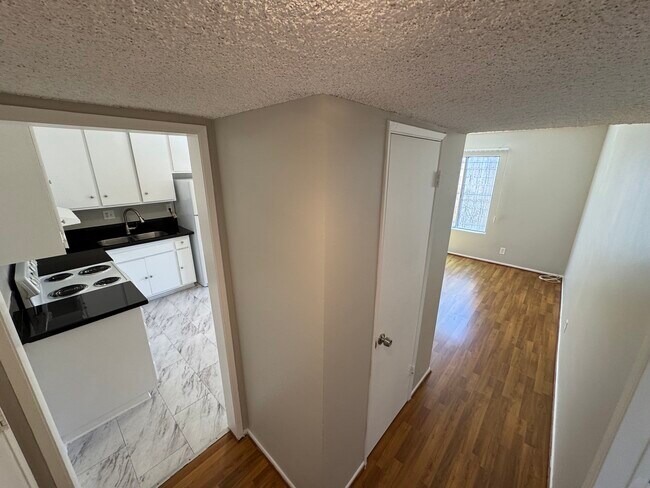 Foto del edificio - New Hampshire Luxurious Apts