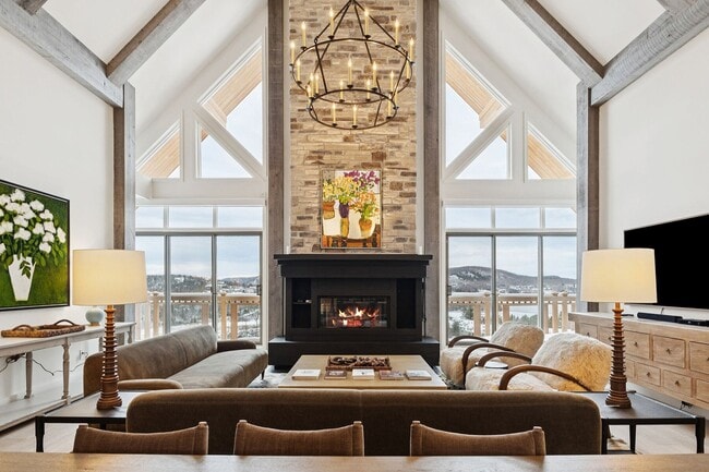 Building Photo - 168 Chem. au Pied de la Montagne