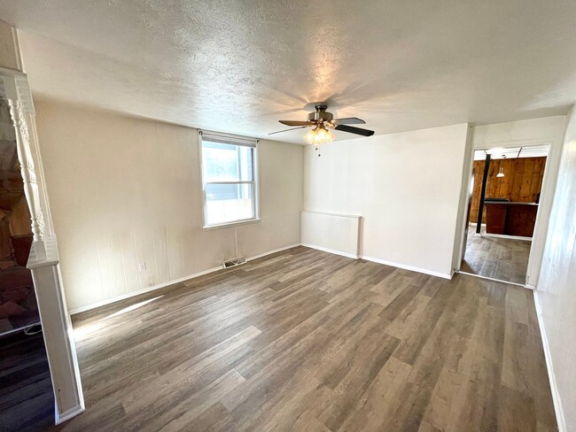 Building Photo - Nicely updated Mt Washington 3 bed house w...