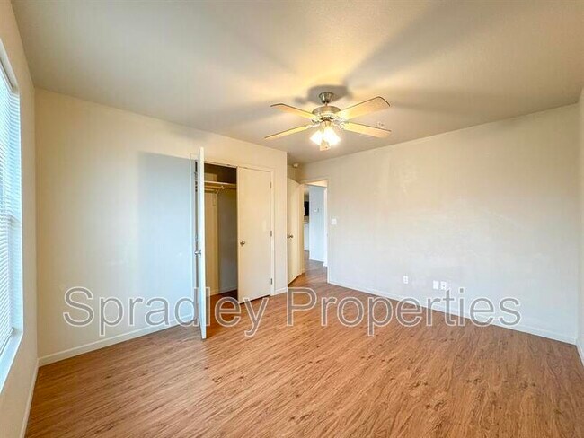 Foto del edificio - 255 E 5th Ave