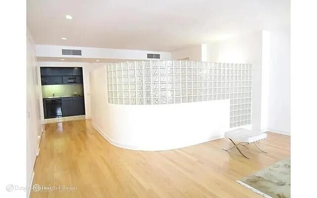 Foto del edificio - 56 Pine St