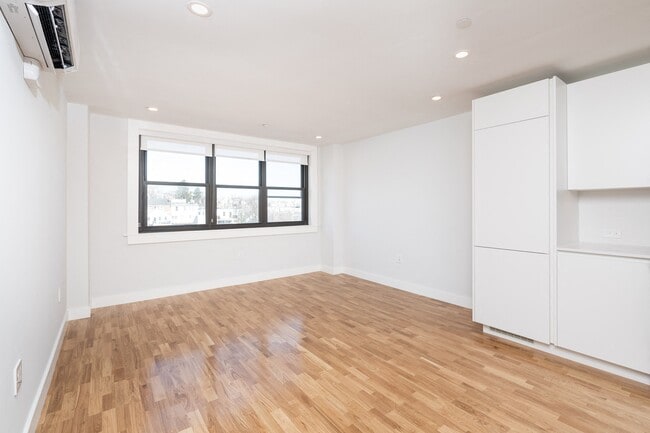 Interior Photo - 1410 Columbia
