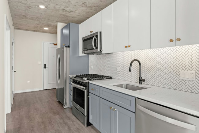 Photo - 165 W Huron St Apartment