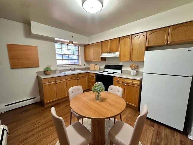 Foto del edificio - MOVE IN SPECIAL! 1/2 OFF 1ST MONTH’s RENT!...