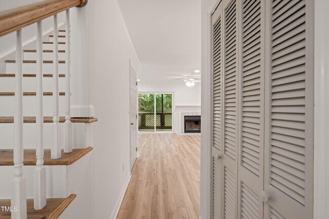 Foto del edificio - 403 Broad Leaf Cir