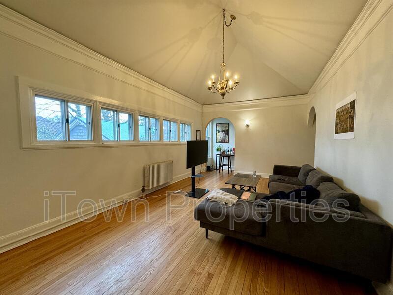 Primary Photo - 312 N Geneva St