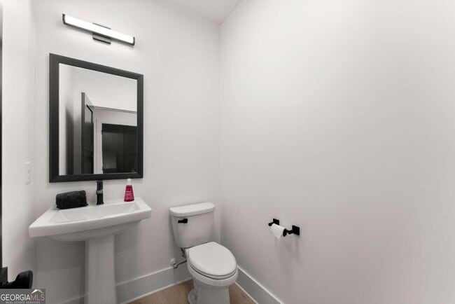 Building Photo - 151 S Pointe Dr