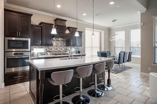 Foto principal - 7488 Reverchon Dr
