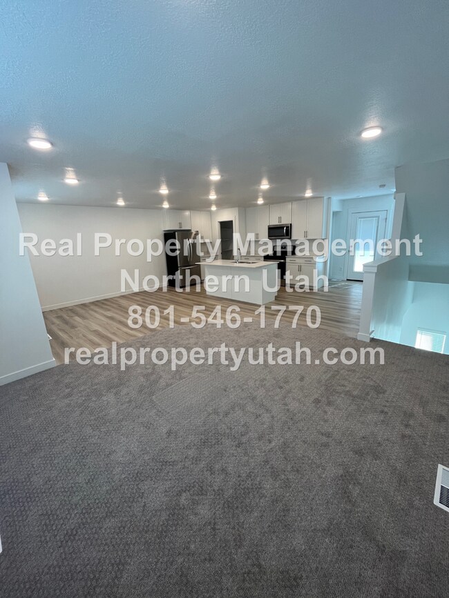 Building Photo - 3084 N 1600 E