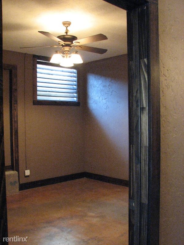 Building Photo - 1 br, 1 bath Townhome - 306 N Fourth Street