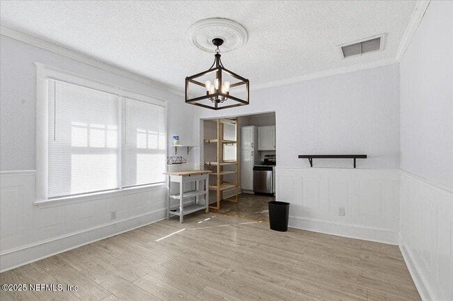 Foto del edificio - 533 W 18th St