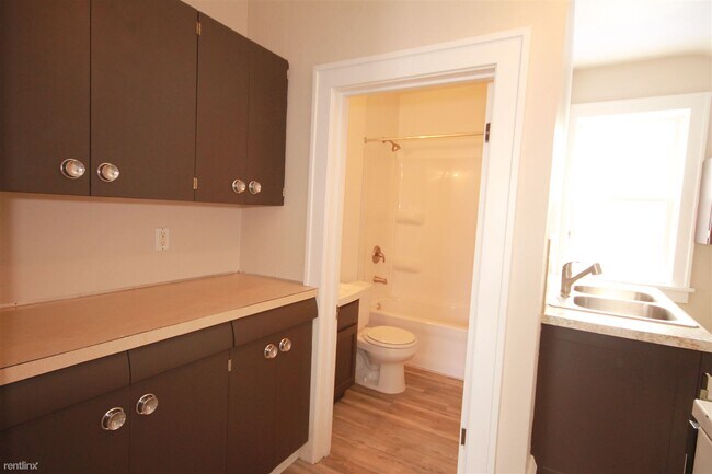 Building Photo - Studio, 1 bath Apartment - 1009 2nd Ave N #3