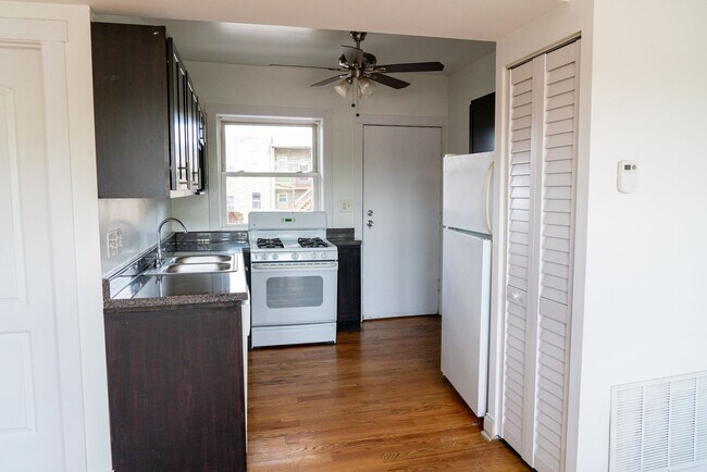 Foto del edificio - Albany Park - 2 Bed / 1 Bath - Central Heat - Dog Friendly