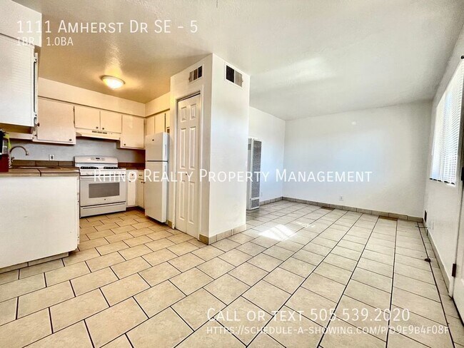 Building Photo - 1111 Amherst Dr SE