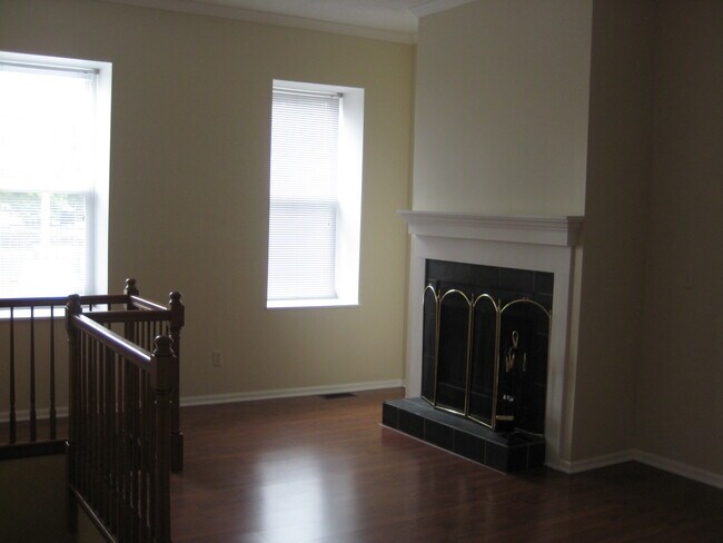 Living room - 4319 Lindell Blvd