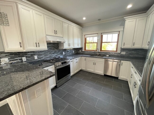 Building Photo - 4-bed + 2.5-bath New Construction Oak Squa...