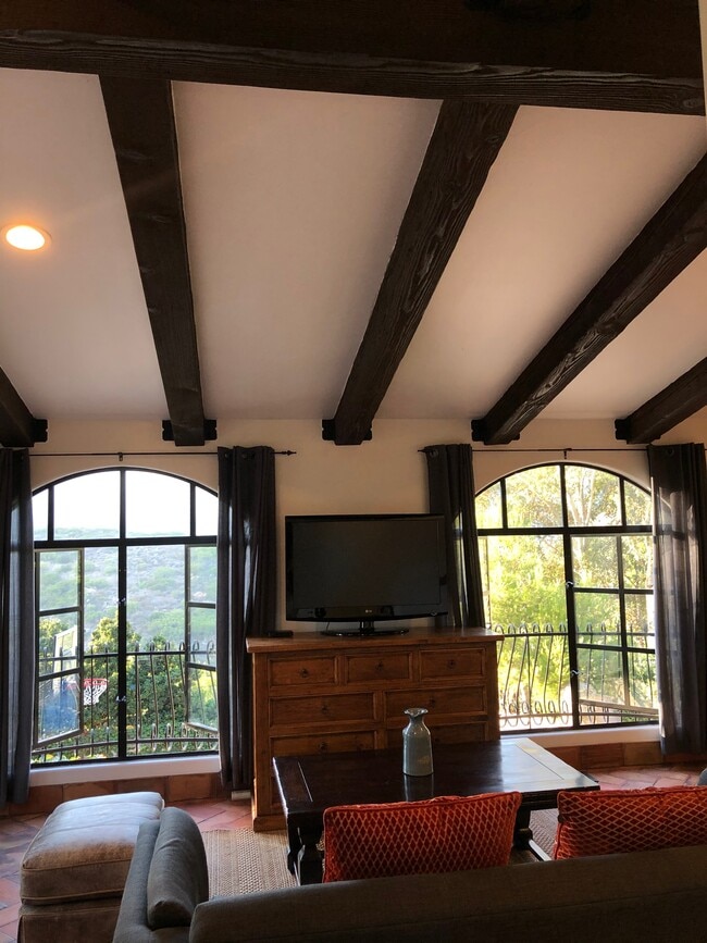 Building Photo - 23806 Malibu Crest Dr