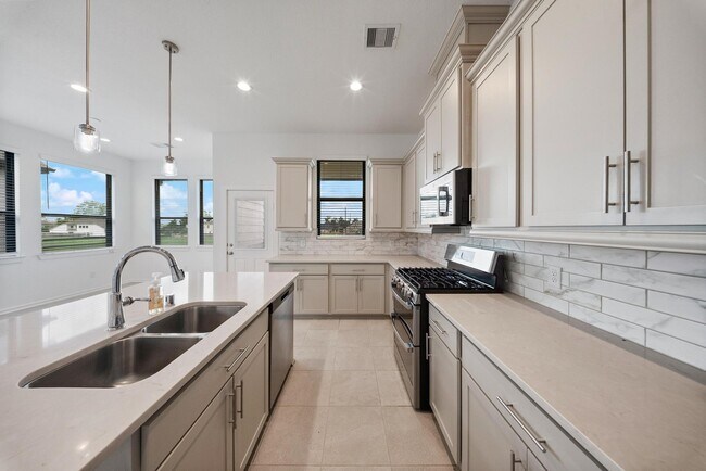 Foto del edificio - 1615 Rustling Creek Dr