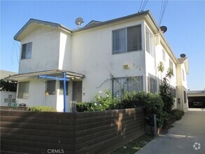 Building Photo - 214 E Hazel St
