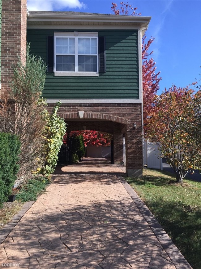 Building Photo - 263 Garden Dr
