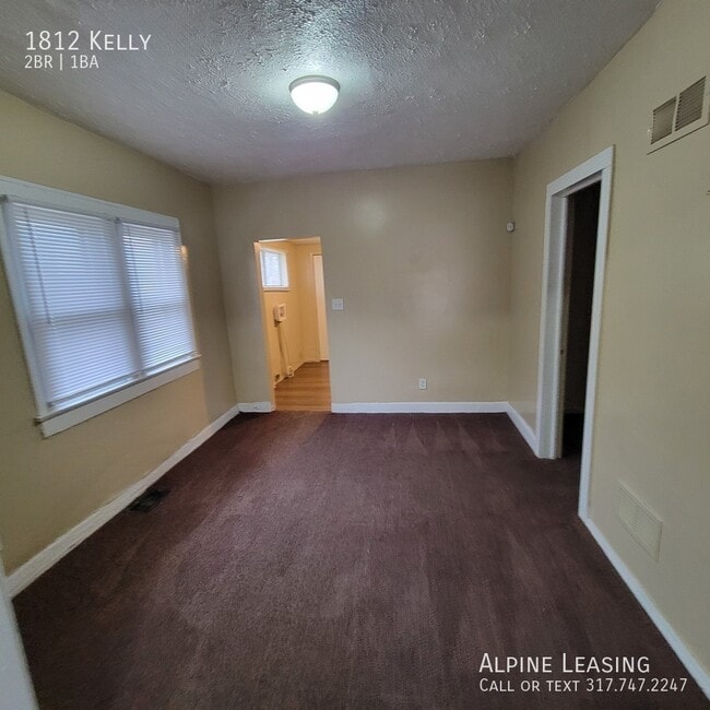 Building Photo - 2 bedroom
