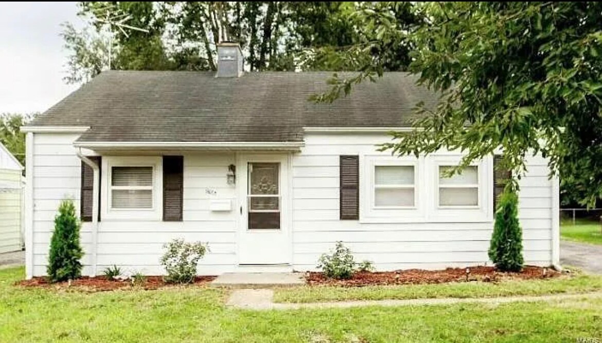 1205 Bel Aire Dr, Belleville, IL 62220 House Rental in Belleville, IL