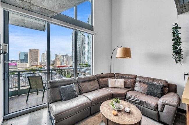 Foto del edificio - 690 SW 1st Ct