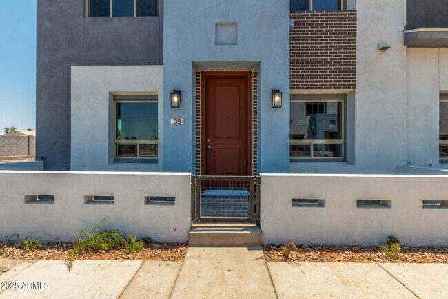 Foto del edificio - 733 E Commonwealth Ave