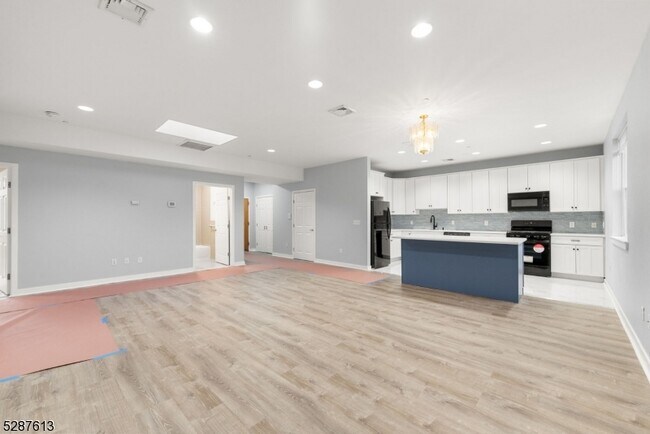 Building Photo - 200 E Edgar Rd