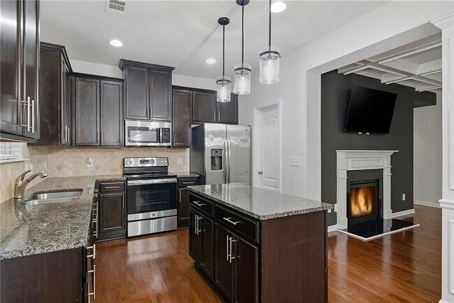 Building Photo - Room in Townhome on Paxton Dr SW