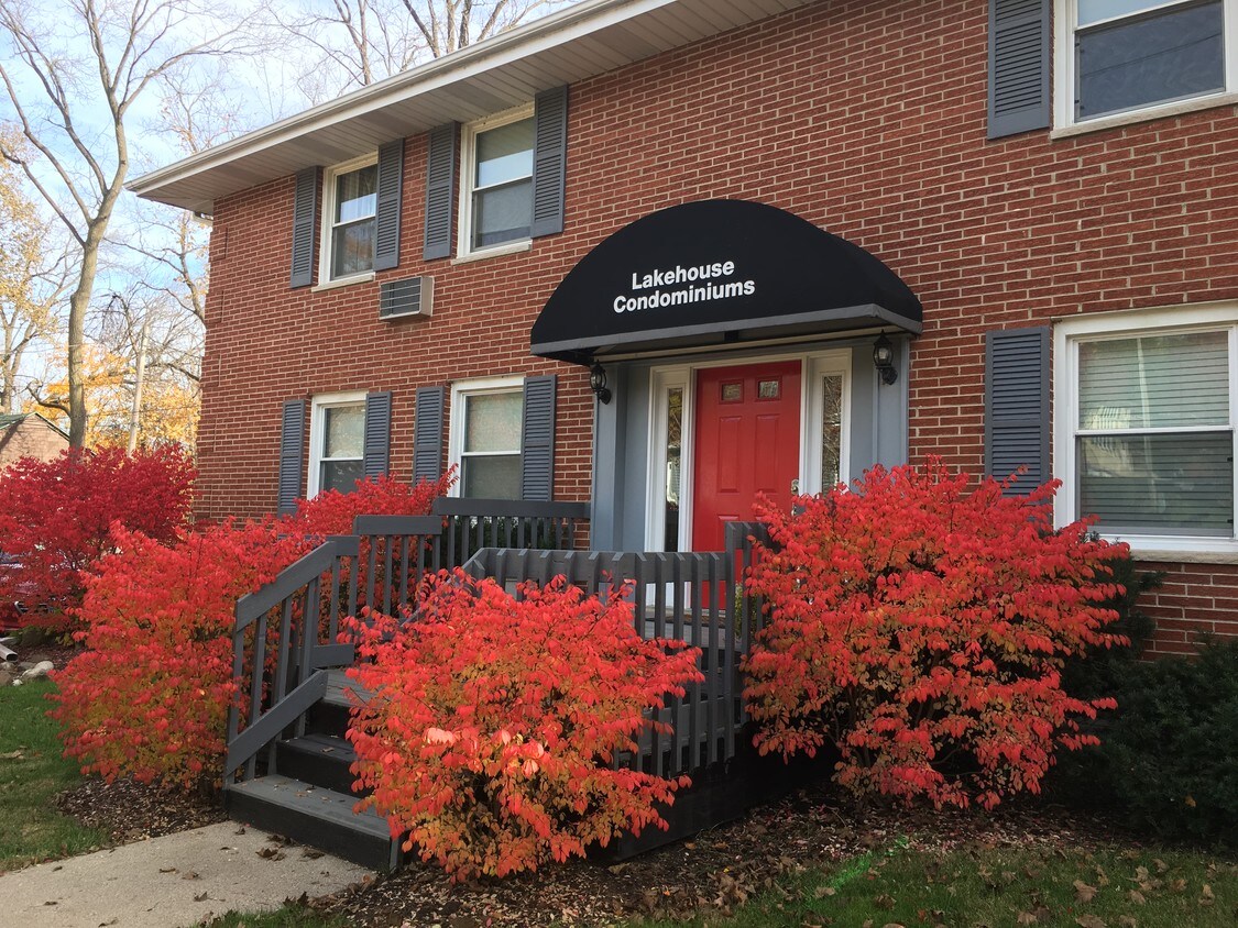 Small, 5-unit building. - 1335 W Main St