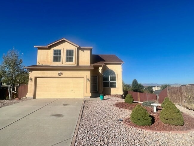 Stunning 4 bedroom home in Claremont Ranch! - Stunning 4 bedroom home in Claremont Ranch!