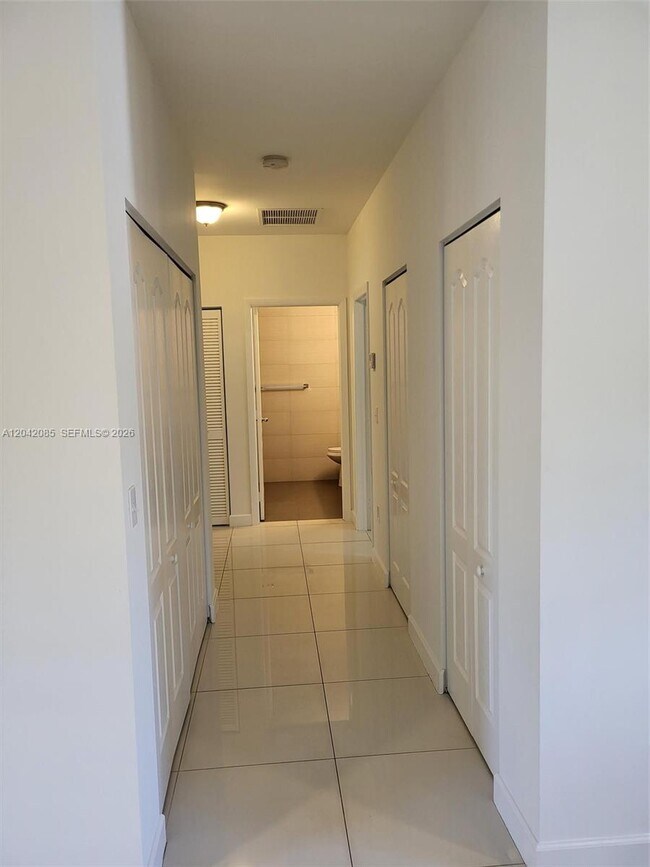 Building Photo - 1029 SW 11th Ave
