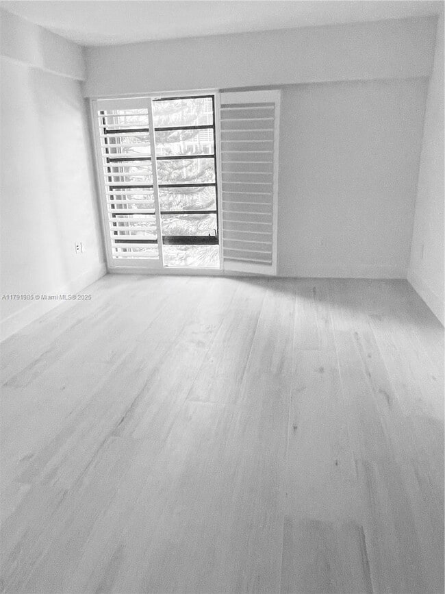 Building Photo - 575 Crandon Blvd